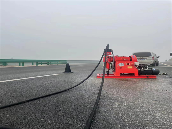 巴彦马路路基路面开裂下沉注浆加固灌浆